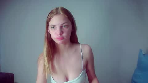 Snapshot of milia21 chatting on October 5, 2025, 10:57 am milia21 online show from October 5, 2025, 10:57 am