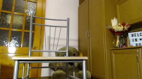 Snapshot of milk_and_hon3y chatting on December 10, 2024, 6:11 am Im to see you here Pvts are open I love patterns soo much online show from December 10, 2024, 6:11 am