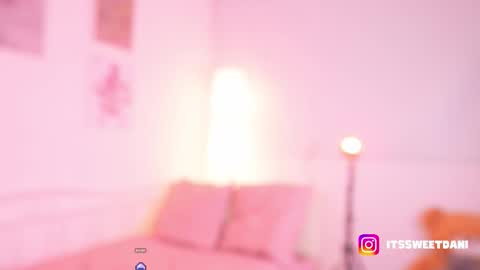 milky_0 online show from October 30, 2025, 11:16 pm