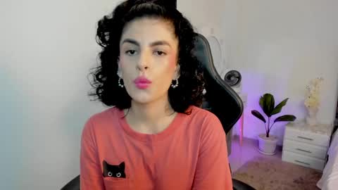 Snapshot of milla_pixxie chatting on December 4, 2024, 7:06 am Milagros online show from December 4, 2024, 7:06 am