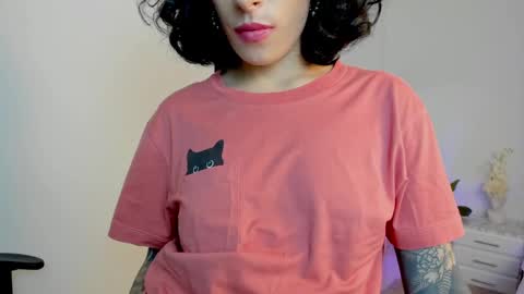 Snapshot of milla_pixxie chatting on December 4, 2024, 10:13 am Milagros online show from December 4, 2024, 10:13 am