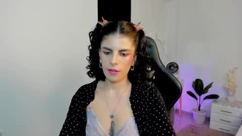 Snapshot of milla_pixxie chatting on December 8, 2024, 7:47 am Milagros online show from December 8, 2024, 7:47 am