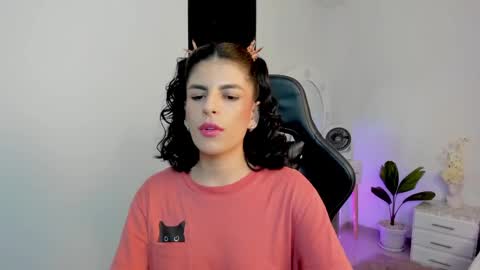 Snapshot of milla_pixxie chatting on December 22, 2024, 10:17 am Milagros online show from December 22, 2024, 10:17 am