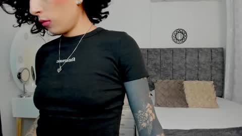 Snapshot of milla_pixxie chatting on March 9, 2025, 5:00 am Milagros online show from March 9, 2025, 5:00 am