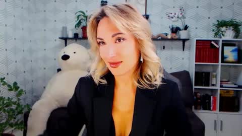 Snapshot of millaxqueen chatting on September 28, 2025, 9:36 am MillaXQueen online show from September 28, 2025, 9:36 am