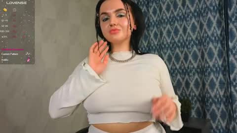 Snapshot of millyboby chatting on December 17, 2025, 3:18 pm Nika online show from December 17, 2025, 3:18 pm