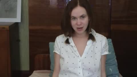 Snapshot of milora_ chatting on September 9, 2025, 3:22 pm Mila online show from September 9, 2025, 3:22 pm