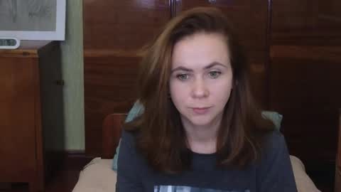 Snapshot of milora_ chatting on September 12, 2025, 9:09 am Mila online show from September 12, 2025, 9:09 am