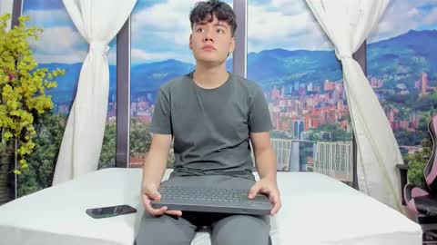 miltondelis online show from September 25, 2025, 3:32 am