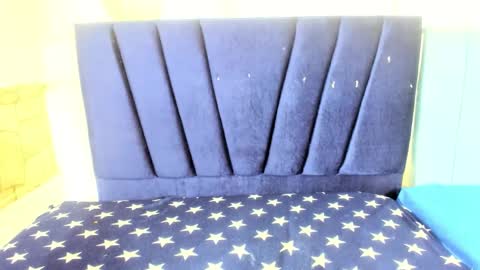 Snapshot of milu_18_ chatting on October 26, 2025, 12:00 pm milu_18_ online show from October 26, 2025, 12:00 pm