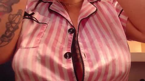 Milu Wallace  online show from November 13, 2025, 2:10 am