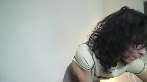 Snapshot of mimilicks chatting on October 28, 2025, 8:07 am IRIS online show from October 28, 2025, 8:07 am