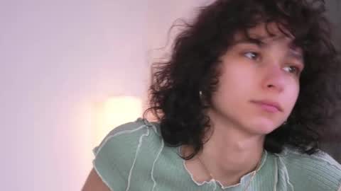 Snapshot of mimilicks chatting on November 6, 2025, 10:05 am IRIS online show from November 6, 2025, 10:05 am