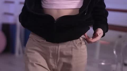 Snapshot of mimilicks chatting on November 19, 2025, 7:41 am IRIS online show from November 19, 2025, 7:41 am