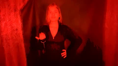 Amelia online show from December 1, 2025, 9:42 pm