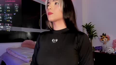 Snapshot of ming_yue_ chatting on March 5, 2025, 2:57 am My name is Fer Nice to meet you  give it a thumbs up please its important online show from March 5, 2025, 2:57 am