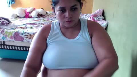 Snapshot of minnie_bbw69 chatting on December 4, 2025, 1:53 pm Andrea online show from December 4, 2025, 1:53 pm