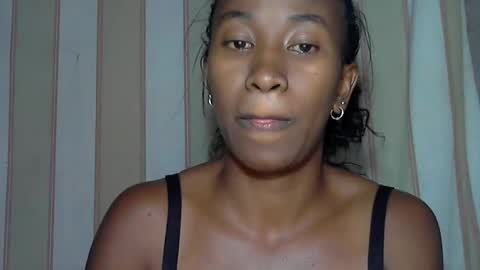 minouch211907 online show from February 19, 2025, 4:55 pm