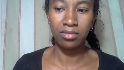 minouch211907 online show from November 19, 2025, 2:33 am