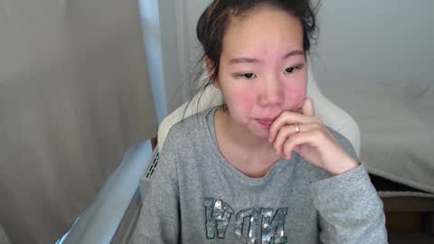 mira_g online show from November 28, 2025, 7:33 am