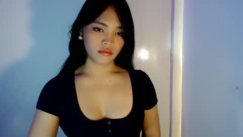 Snapshot of mira_luna222 chatting on December 6, 2024, 9:35 pm Mira Bella online show from December 6, 2024, 9:35 pm