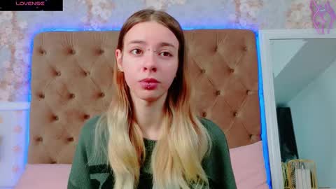 mira_lynxx online show from October 27, 2025, 3:43 am