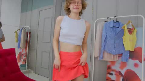 mira_marni online show from November 6, 2025, 11:11 am