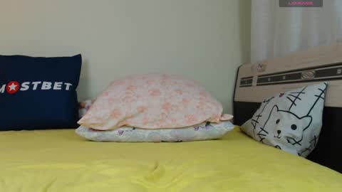 Snapshot of mira_one_ chatting on December 5, 2024, 2:11 pm mira_one_ online show from December 5, 2024, 2:11 pm