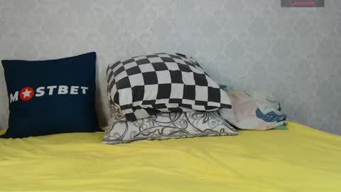 Snapshot of mira_one_ chatting on December 29, 2024, 10:45 am mira_one_ online show from December 29, 2024, 10:45 am