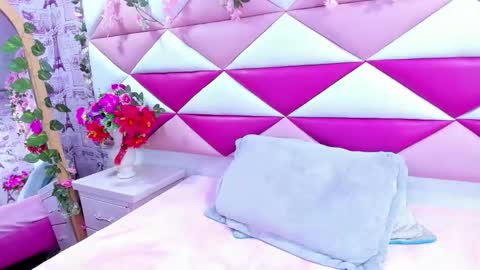 mirabella_miller online show from September 11, 2025, 12:27 pm