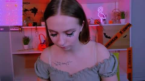 Snapshot of miraella chatting on October 31, 2025, 1:50 am Mira online show from October 31, 2025, 1:50 am