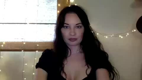 Snapshot of miragee1 chatting on October 15, 2025, 9:59 pm Mari online show from October 15, 2025, 9:59 pm