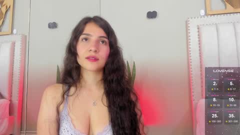 Snapshot of miranda_doll_ chatting on January 14, 2025, 6:17 pm online show from January 14, 2025, 6:17 pm