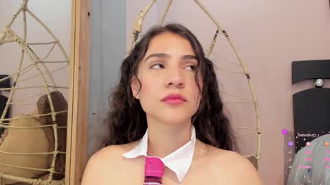 Snapshot of miranda_doll_ chatting on January 15, 2025, 3:18 pm online show from January 15, 2025, 3:18 pm