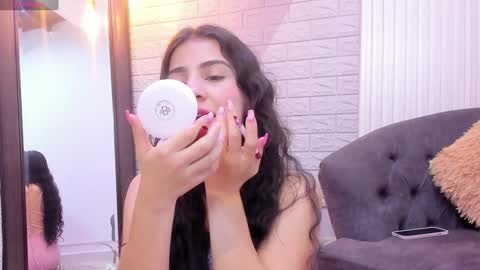 Snapshot of miranda_doll_ chatting on January 20, 2025, 11:35 am online show from January 20, 2025, 11:35 am