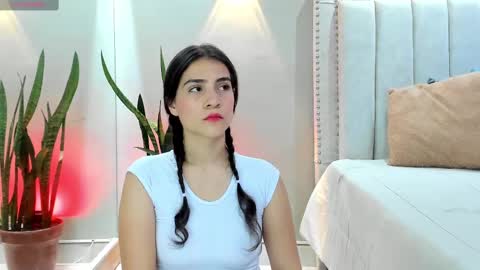 Snapshot of miranda_doll_ chatting on February 22, 2025, 12:19 pm online show from February 22, 2025, 12:19 pm