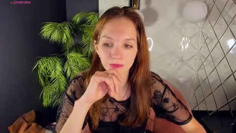 Snapshot of mirandaglow chatting on December 19, 2024, 9:40 am Miranda online show from December 19, 2024, 9:40 am