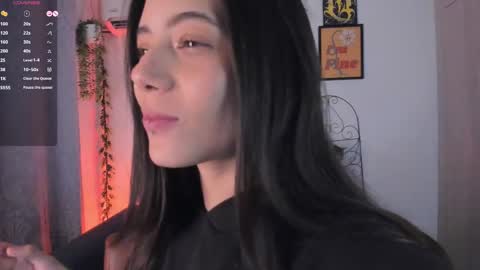 Snapshot of mishelkrave_ chatting on October 6, 2025, 1:36 am KRAVE  online show from October 6, 2025, 1:36 am