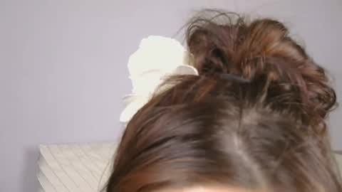 Elora online show from November 20, 2025, 8:08 pm