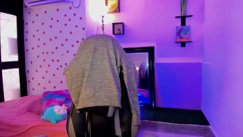 Akemi 3 online show from September 11, 2025, 2:06 pm