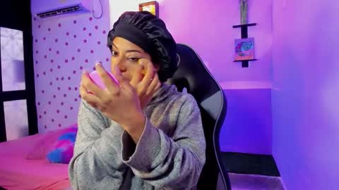 Akemi 3 online show from September 18, 2025, 1:02 pm