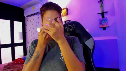 Akemi 3 online show from October 8, 2025, 1:09 pm