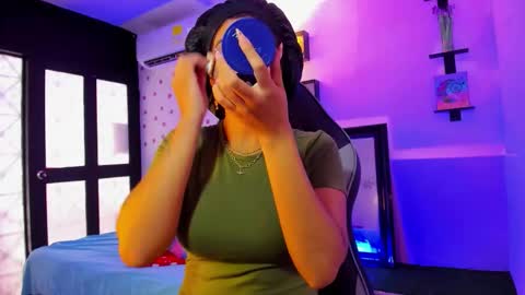 Akemi 3 online show from October 9, 2025, 1:09 pm