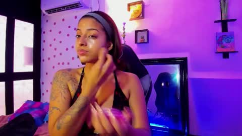 Akemi 3 online show from October 19, 2025, 2:07 pm