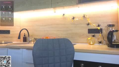 Sandy online show from October 25, 2025, 1:13 am