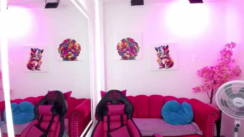 Melanie online show from November 15, 2025, 12:23 pm