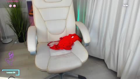 Snapshot of miss_elias chatting on February 9, 2025, 2:06 am Elia online show from February 9, 2025, 2:06 am