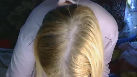 Elis online show from November 22, 2025, 7:02 pm