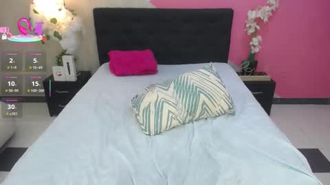 Snapshot of miss_honey1 chatting on September 11, 2025, 1:49 am miss_honey1 online show from September 11, 2025, 1:49 am