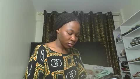 Miss Kiarrafit online show from December 5, 2025, 3:52 pm